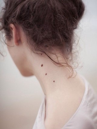 Последним взглядом прошлое окину, Я знаю, что туда я не вернусь... Нельзя счастливой быть ...