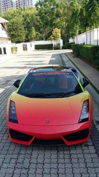 Lamborghini Gallardo gets rainbow camouflage in Malaysia. - 3