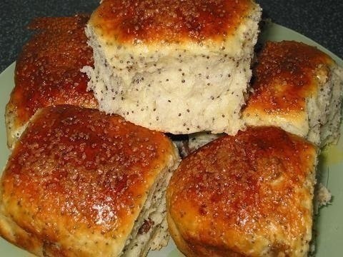 БУЛОЧКИ С МАКОМ И ИЗЮМОМ.Ингредиенты:· 200 мл. молока· 50 граммов сливочного масла (размягченного)· ...