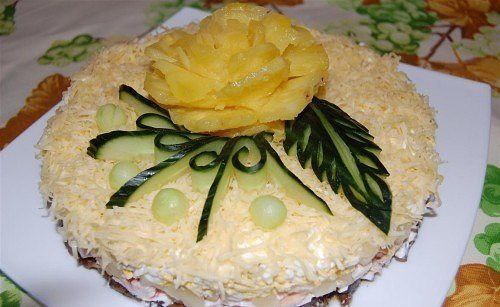 Салат из копченой курицы с ананасом.Понадобится: 400г свежих шампиньонов, 200г сыра, 1 луковица, 1 ...