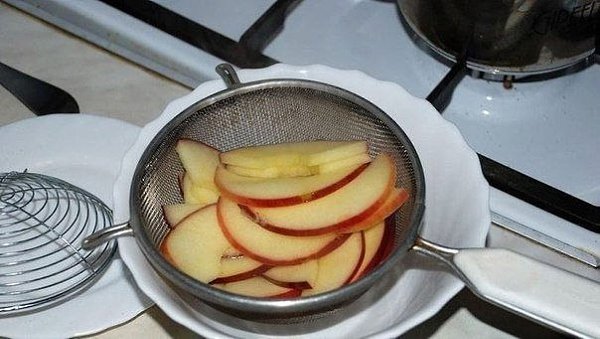 Розы из яблок.Ингредиенты:- тесто- 300 г воды- 3ст.л. сахара- яблокиПриготовление:1. Купленное в ... - 2