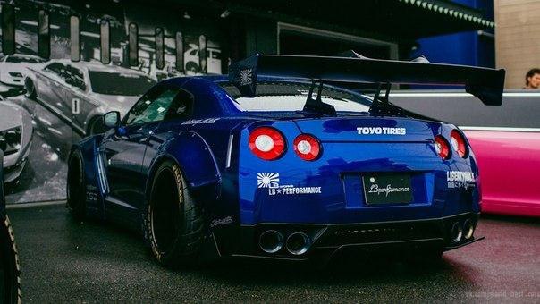 Nissan GT-R