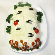 Салат «Белая Береза» из куриного филе.Ингредиенты:Отварное куриное филе – 300 гЯйца вареные – 4штЛук ... - 8