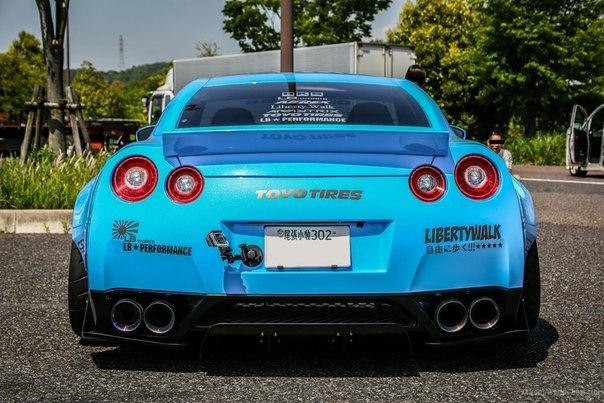 Bright Blue Liberty Walk Nissan GT-R Posing. - 5