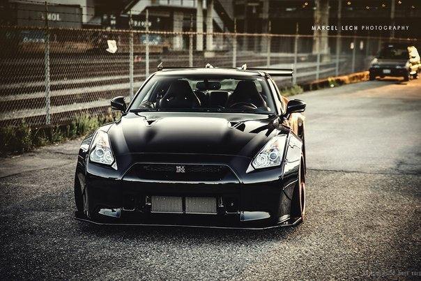 Liberty Walk Nissan GT-R R35 - 4