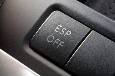 Каждый новый автомобиль в ЕС теперь обязан иметь ESP.С 1 ноября Евросоюз обязал автопроизводителей ...