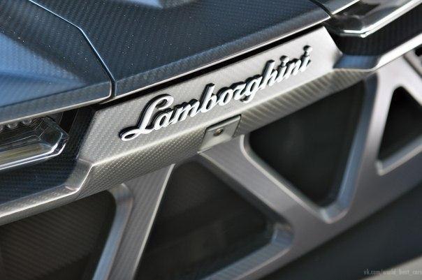 Lamborghini Veneno. V12   6,5  750 ..   2,8 ... - 8