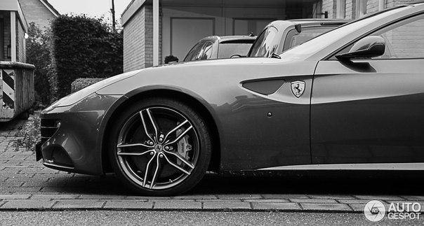 Ferrari FF. - 8