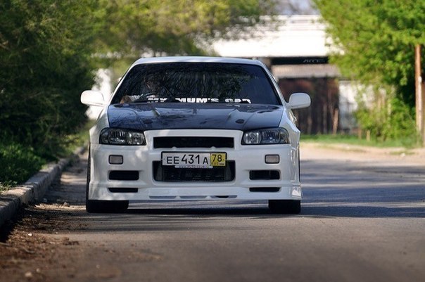 Nissan Skyline GT-R R34 - 6