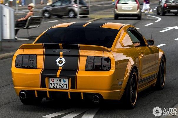 Ford Mustang GT - 4