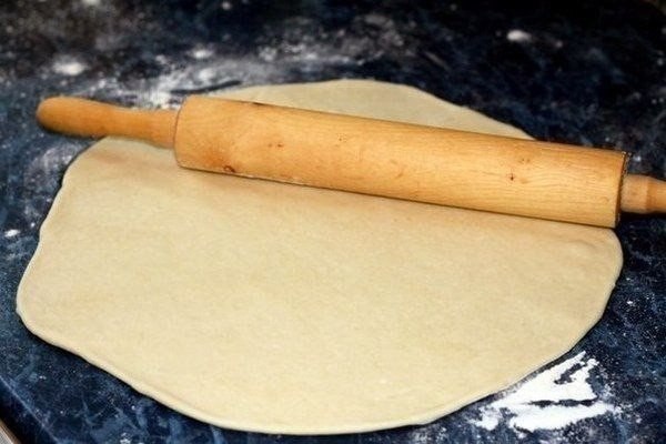 Тонкое тесто для пиццы.Готовится в течение 5 минут! Очень эластичное и тонкое.Вам понадобится:Мука ...