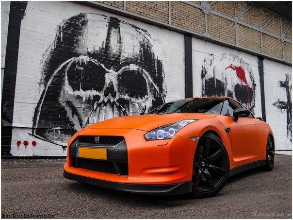 Nissan GT-R.