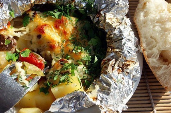 Быстрый ужин. Узелки с мясом и сыром. Ингредиенты и приготовление: Для приготовления узелков на пять ...