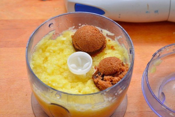 Голень цыплят с сыром и ананасом в ананасовом соусе.Ингредиенты:Куриная голень — 12 шт.Ананас — 1 ... - 8