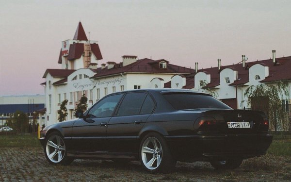 BMW 7 Series E38 - 2