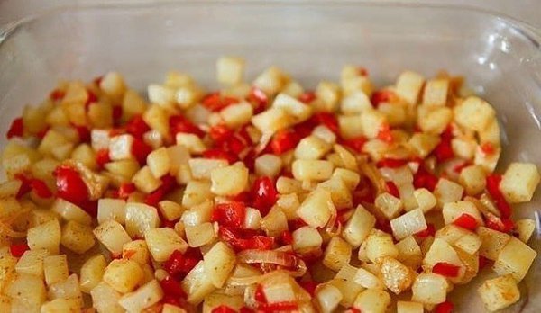 Фриттата по-испански.Ингредиенты:Картофель — 3 шт.Репчатый лук — 1 шт.Болгарский перец красный — 1 ... - 7