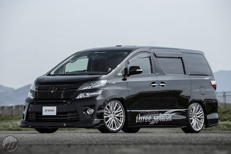 Toyota Vellfire.