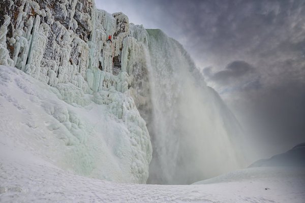 Incredible Ice Climb Up Niagara Falls ... - 2