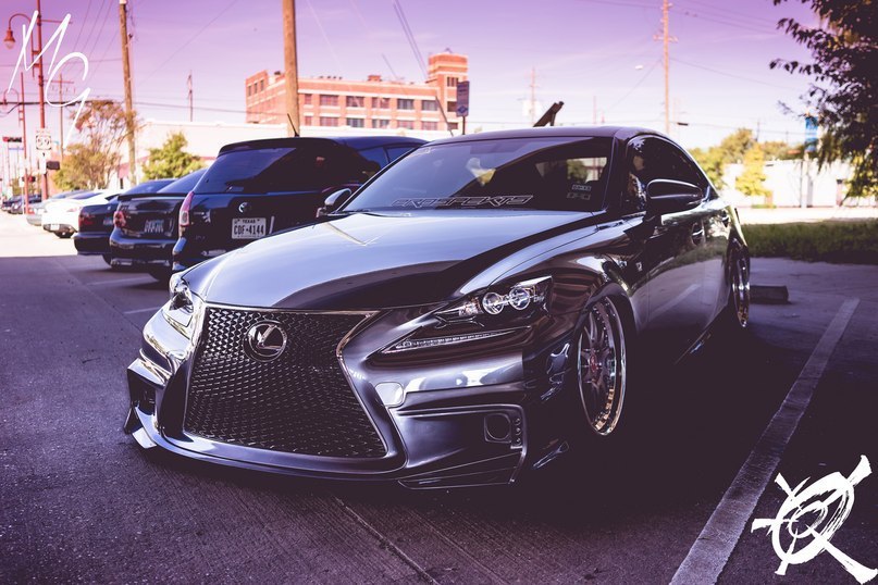 Lexus IS.