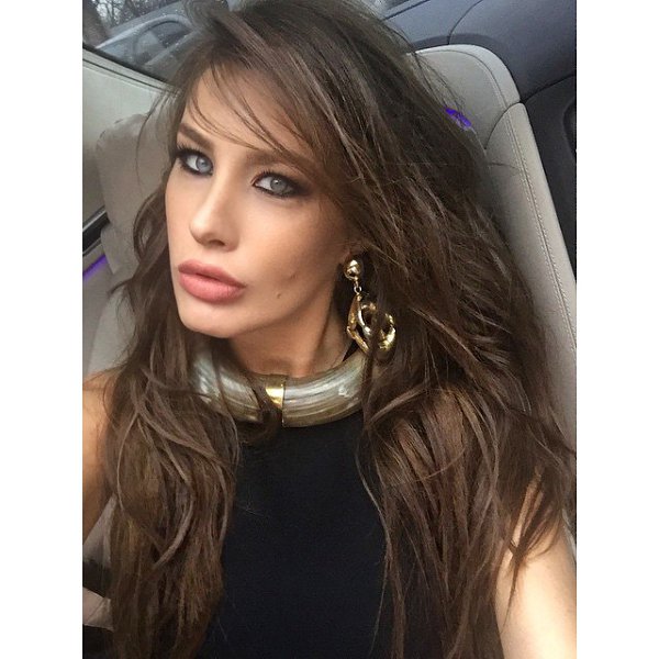 S prazdnikom nas!!!By @romanovamakeup @nastenabelobriska