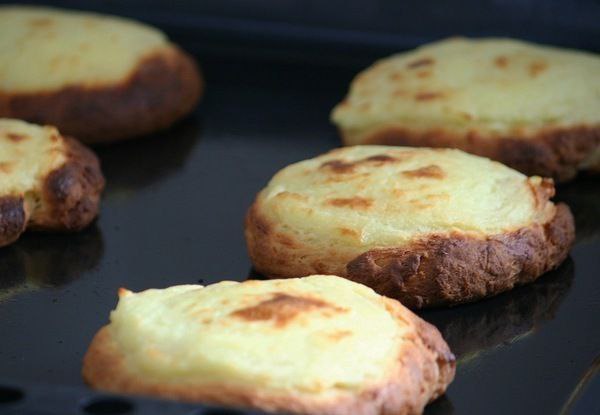 Уральские шаньги.Ингредиенты:Молоко - 300 млДрожжи свежие - 25 гСахар-песок - 105 гМука пшеничная - ... - 8