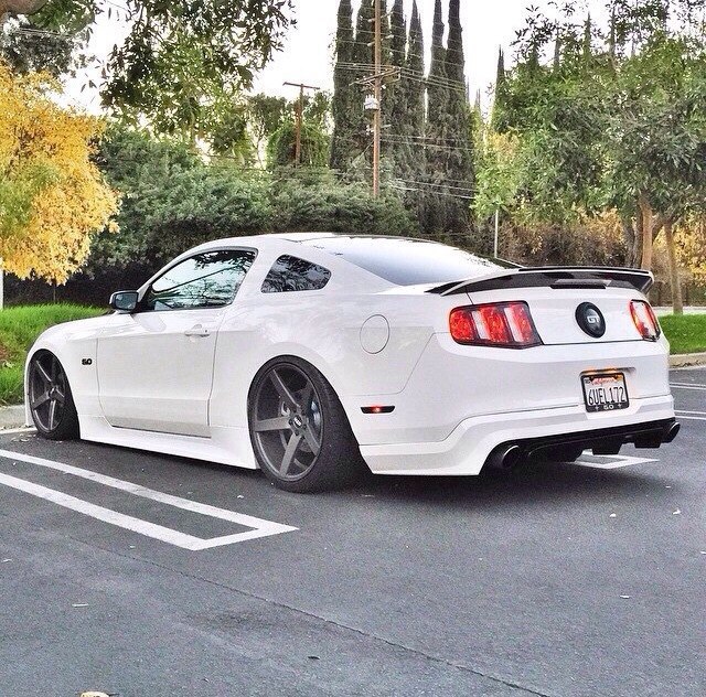 Ford Mustang - 2