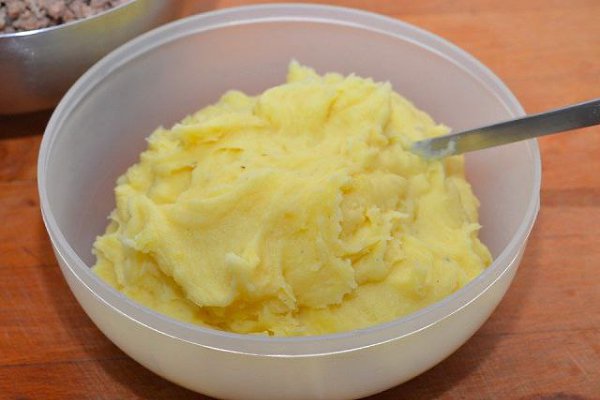 Картофельные зразы.Ингредиенты:Мясной фарш — 500 гКартофель — 7 шт.Лук репчатый — 1 шт.Чеснок — 3 ... - 2