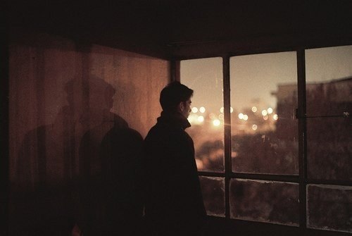 Мужчины тоже умеют плакать.И боль на части их сердце рвет.Им тоже приходится больно падать,Прервав ...