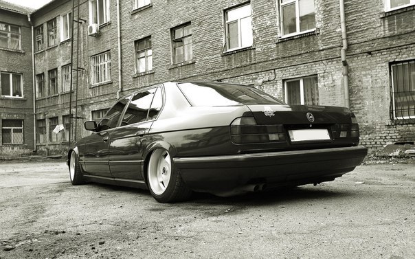 BMW 7 Series E32 - 4