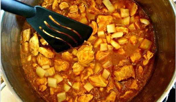 Курица Карри.Ингредиенты:2 куриных грудкиполовинка зеленого перца3 ч.л. порошка карри1 луковица2 ... - 10