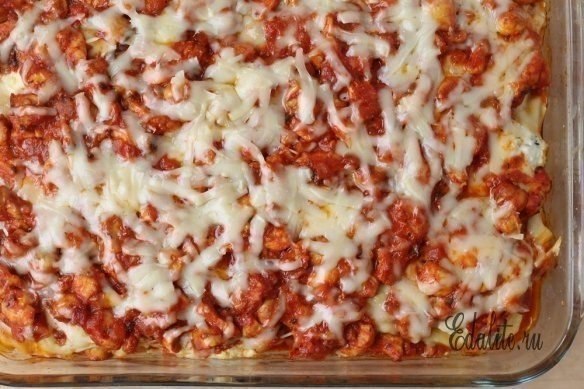 Лазанья с куриной грудкой и творогом.На 8 порций понадобится:Макаронные изделия Lasagne - ... - 8