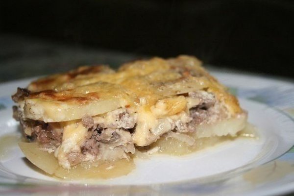 Мясная запеканка.Просто вкусно...Ингредиенты:- картофель (6шт),- фарш свинина говядина (400г),- ...
