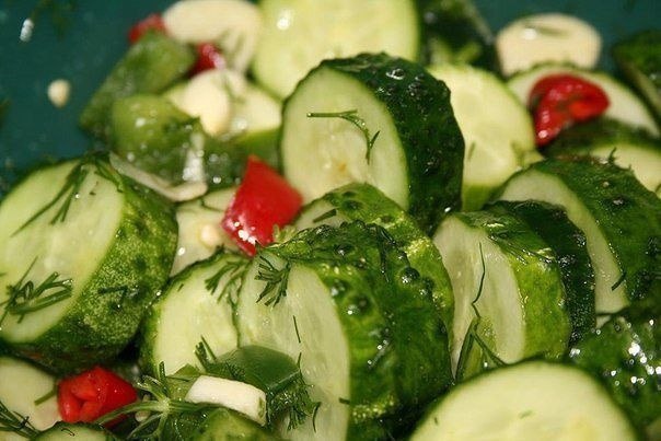 Быстрые маринованные огурчики.Малосольными они станут уже через полчаса, очень вкусными через 4 ...