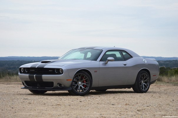 Dodge Challenger - 2