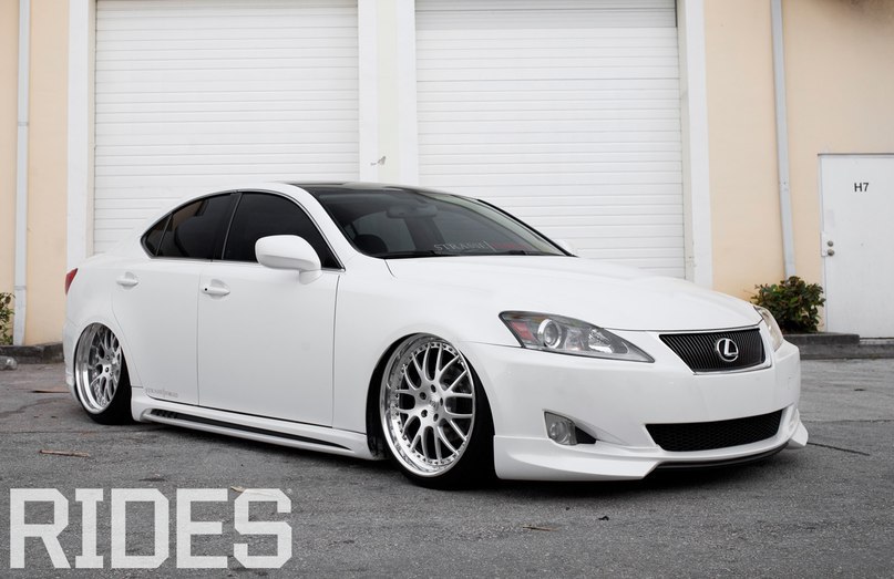 Lexus IS.