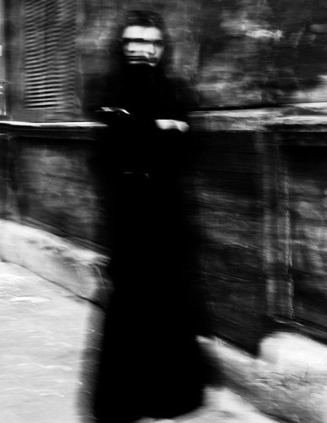 Показывать можно только зрячим. Петь песню — только тем, кто слышит. Дари себя тому, кто будет ...