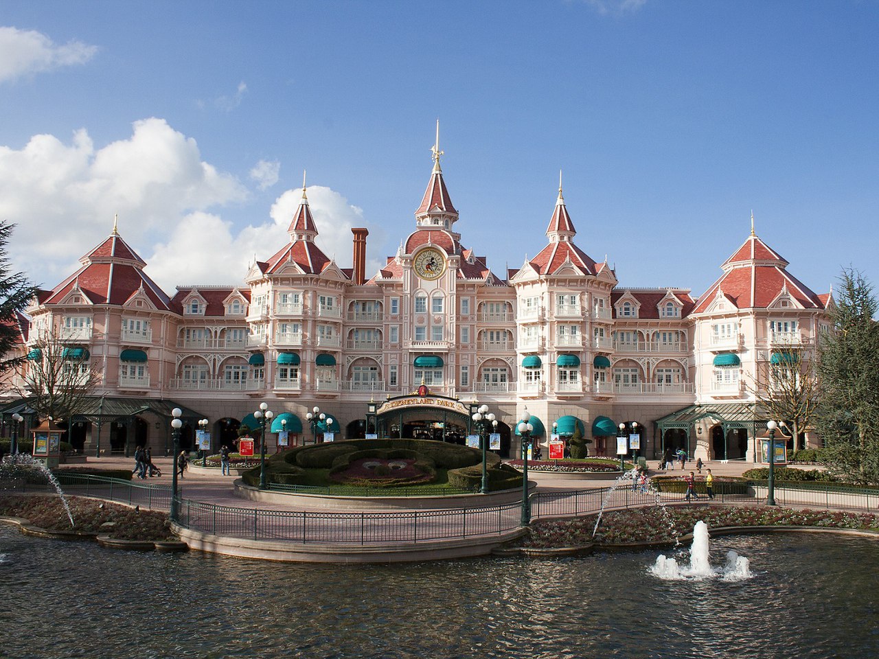  Disneyland_Hotel