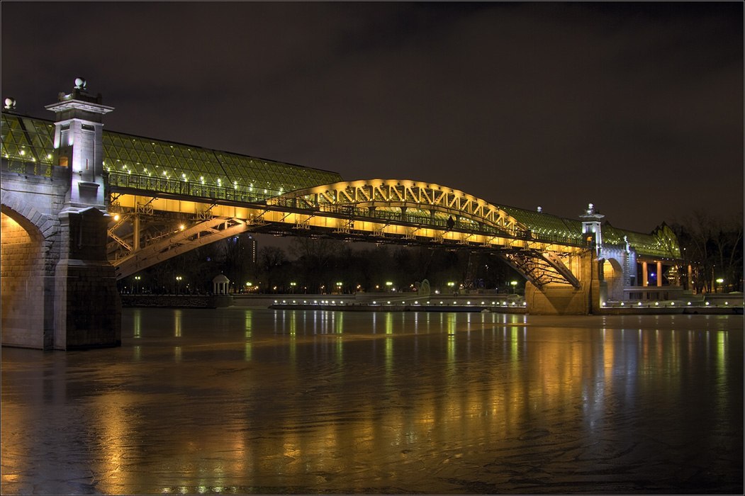 Андреевский пешеходный мост москва. Пушкинский (Андреевский) мост. Андреевский пешеходный мост парк Горького. Пушкинский Андреевский мост пешеходные мосты Москвы. Александровский мост Москва.