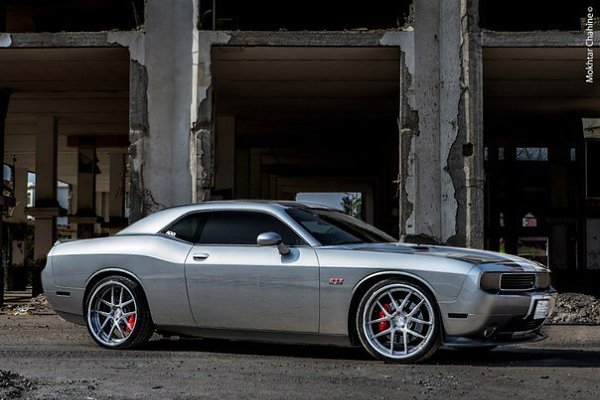 Challenger SRT8 392.6.4 V8 HEMI: 470 .. : 637  0-100 4.8 ...