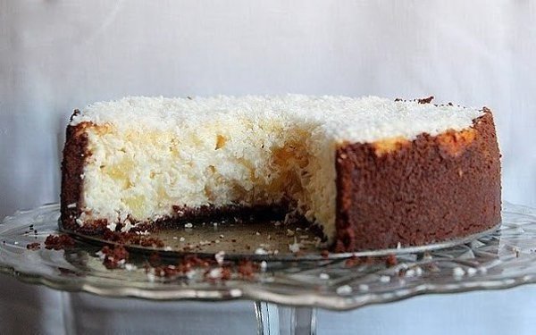 Кокосовый чизкейк с кусочками ананаса.Ингредиенты:300 г шоколадного печенья75 г сливочного масла600 ... - 4