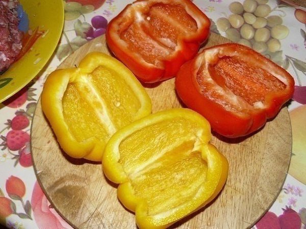 Перцы фаршированные.4 порции:2 крупных болгарских перчика,грамм 200-300 мясного фарша,1 ... - 2