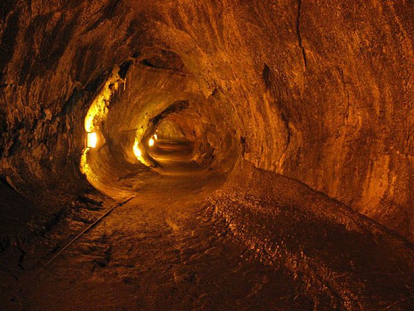 10 удивительных лавовых труб в мире.Лавовые трубы – это природные трубопроводы, по которым лава ... - 3