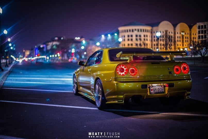 x2 Nissan Skyline GT-R R34. - 3