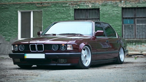 BMW 7 Series E32 - 3
