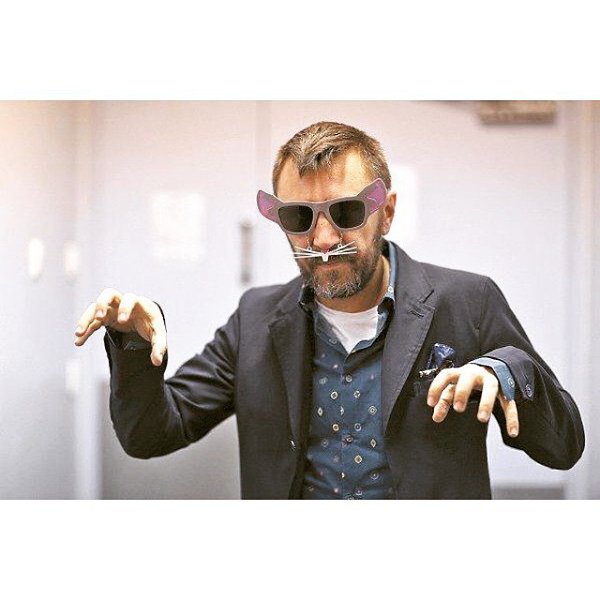 Замечали, сколько кафе, ресторанов, баров и всяческих закусочных пустуют? Посетителей в них не ...