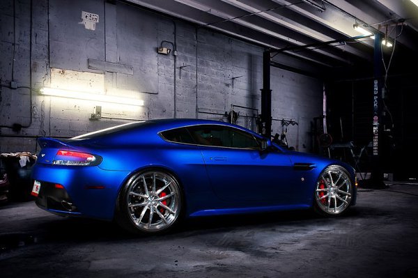 Aston Martin Vantage S. - 3