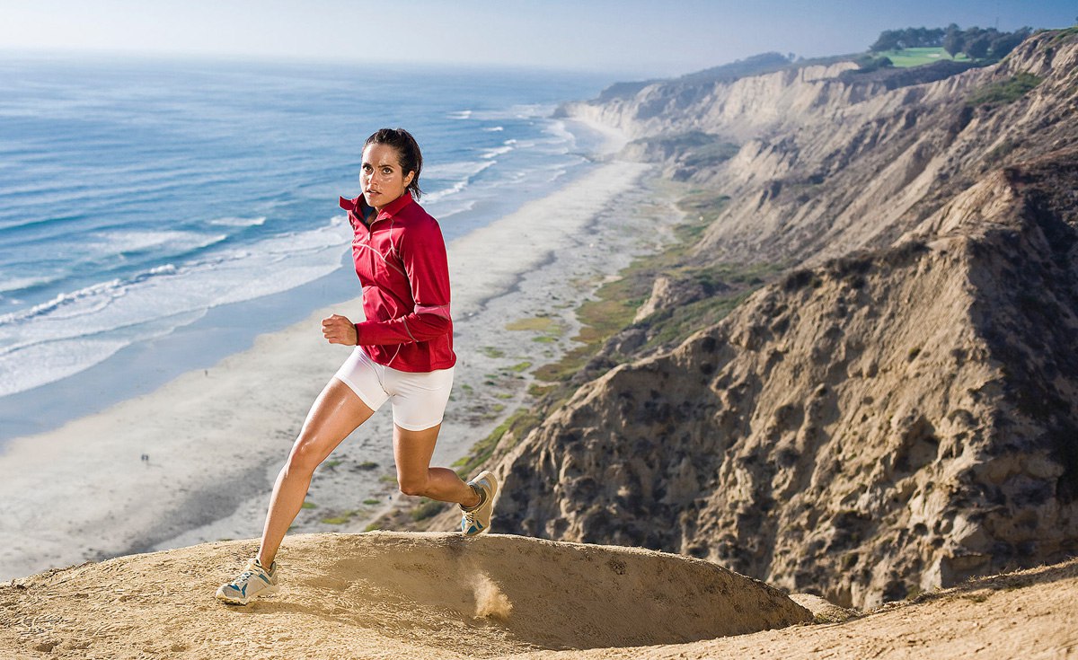 Тень от бегущего человека. Бегущий человек. Run for life. Go to run. Быстро бежит.