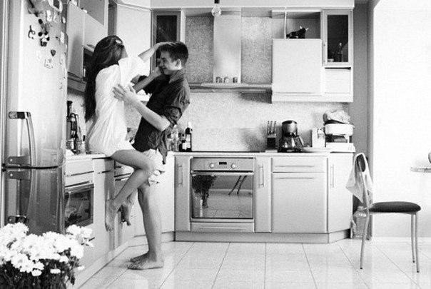 Я нечего не знаю лучше, Чем просто рядом быть с тобой, Ловить твой взгляд, твою улыбку, Любимый ...