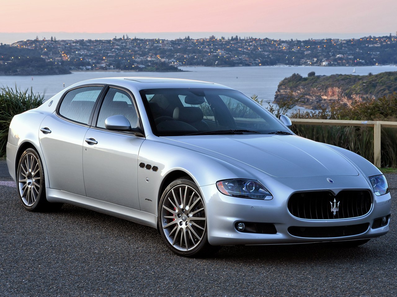 Maserati Quattroporte 5.:+   .+     .+  ...