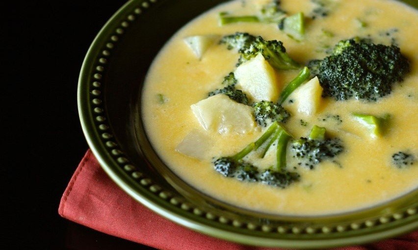 Суп с плавленным сыром и брокколи рецепт. Суп с брокколи и курицей и плавленным сыром. сырный суп с брокколи. сырный суп с курицей и плавленным сыром. сырный суп из брокколи.